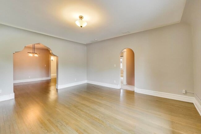 Building Photo - 1601 W Touhy Ave