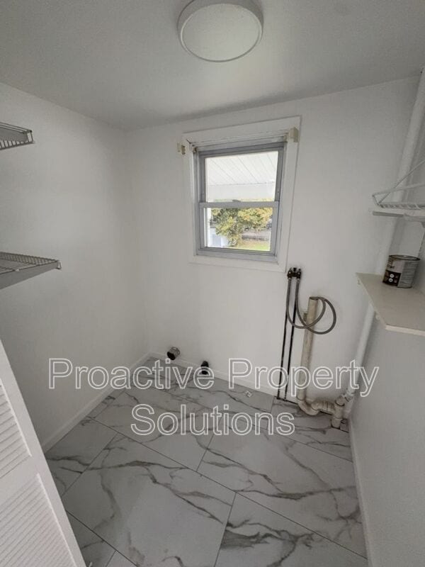 Building Photo - 718-720 Archbald St