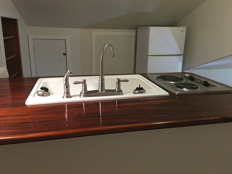 Building Photo - 611 46th St W