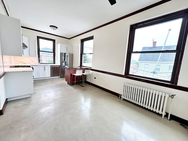 Building Photo - 154 Maverick St