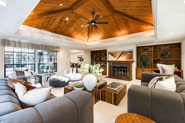 Building Photo - Luxurious Short Term Lease in Atherton: Ov...