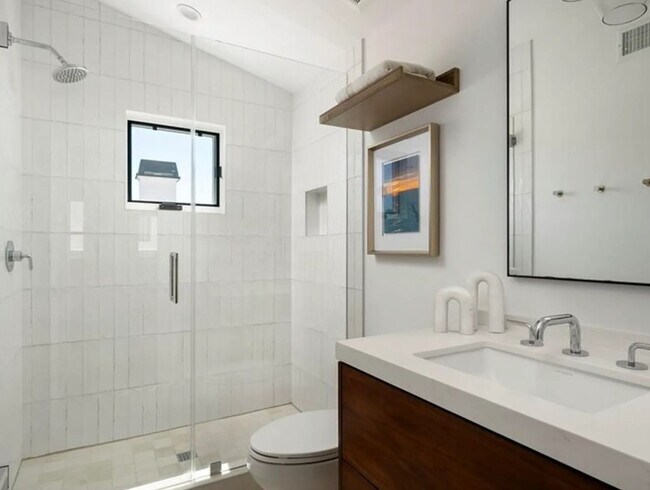 Building Photo - Coastal Luxury Retreat in the Heart of Corona del Mar Village-Available for Monthly Executive and...