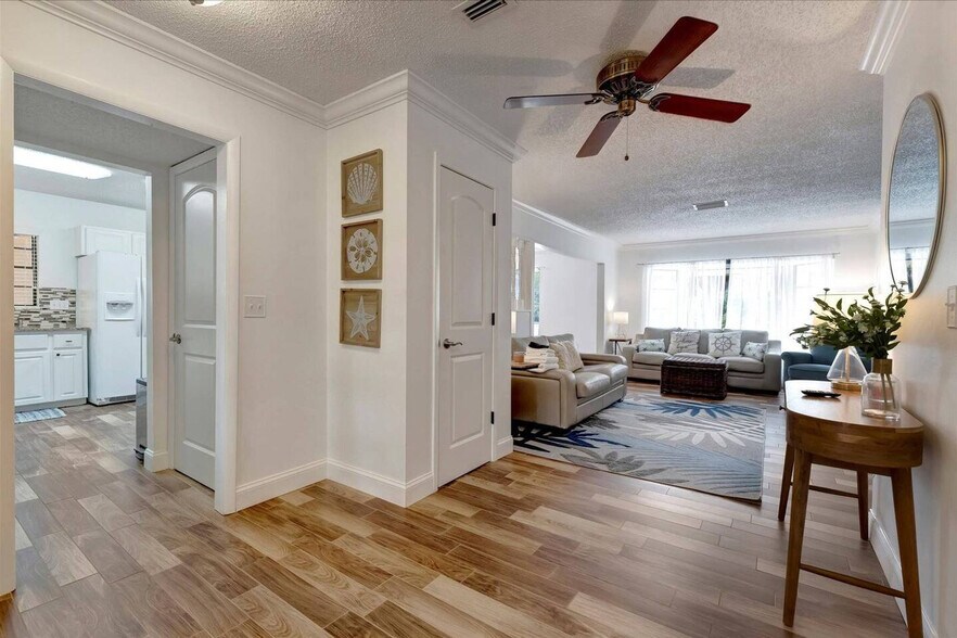 Building Photo - 612 Montezuma Dr