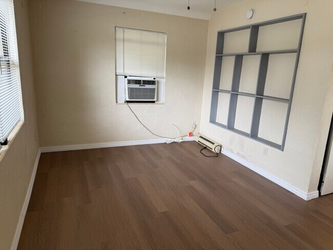 Building Photo - Queen Street Apartments