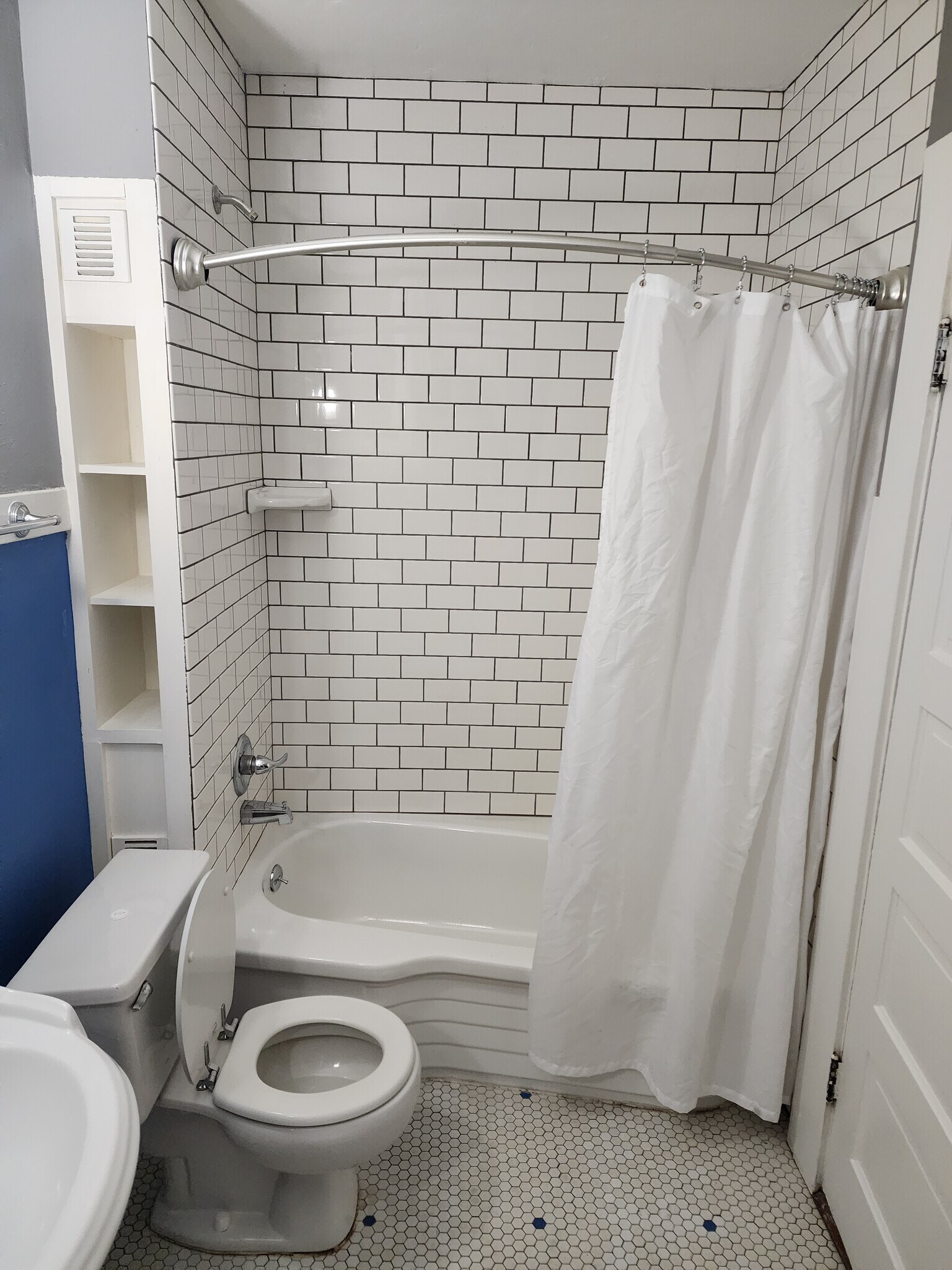 Building Photo - 1804 NE 24th Ave