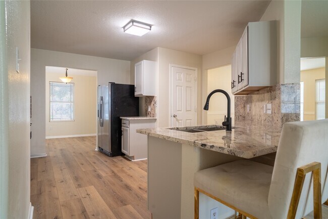 Building Photo - 3426 Barkers Crossing Ave