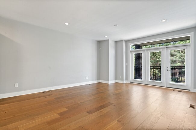 Building Photo - 1009 N Park Ave