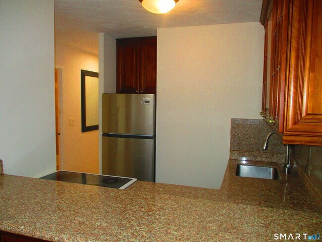 Building Photo - 87 Glenbrook Rd