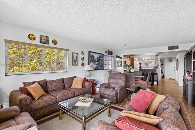 Building Photo - 900 SW 125th Way