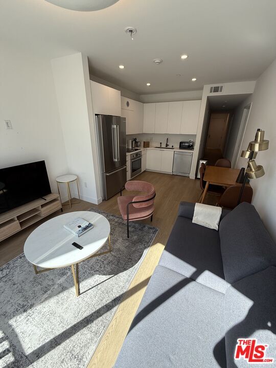 Building Photo - 1130 N Orange Dr