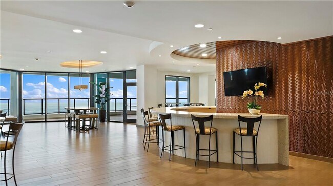 Building Photo - 1 Beach Dr SE