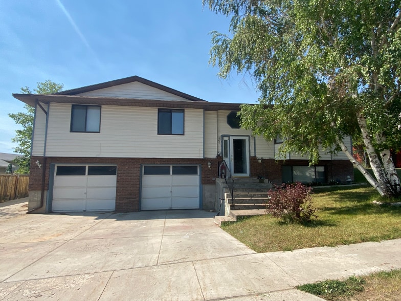 Primary Photo - 207 Holbrook Ct