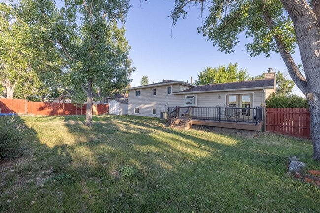Building Photo - Spacious 5-Bedroom Home with Bonus Room & ...