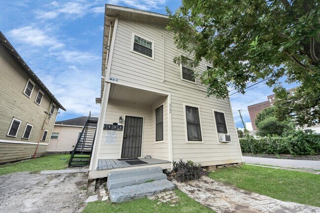 Building Photo - 2502 Saltus St