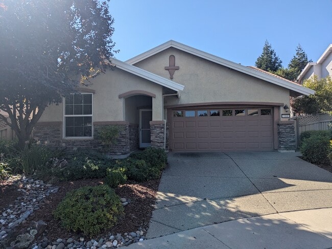 Primary Photo - 104 Azeo Ct