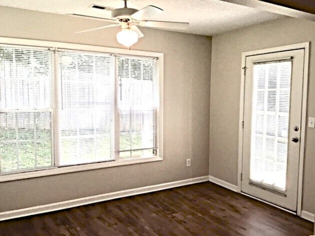 Building Photo - 5640 Regent Village Dr