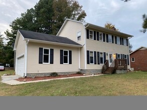 Building Photo - 3 Bedroom 2.5 Bath 2 car garage Fully upda...