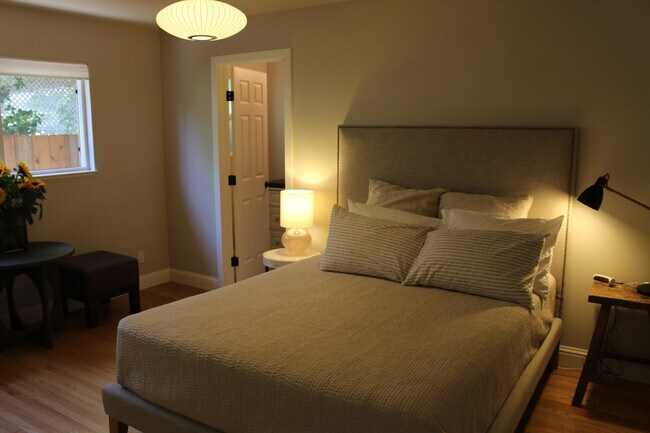 master bedroom - 1077 Valley View St