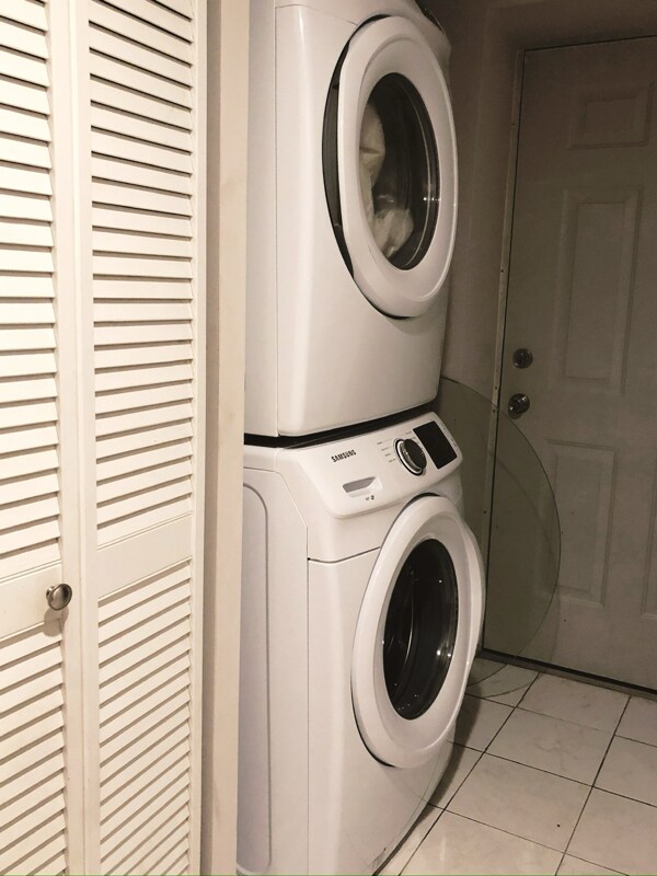 Building Photo - 245 W Scott St