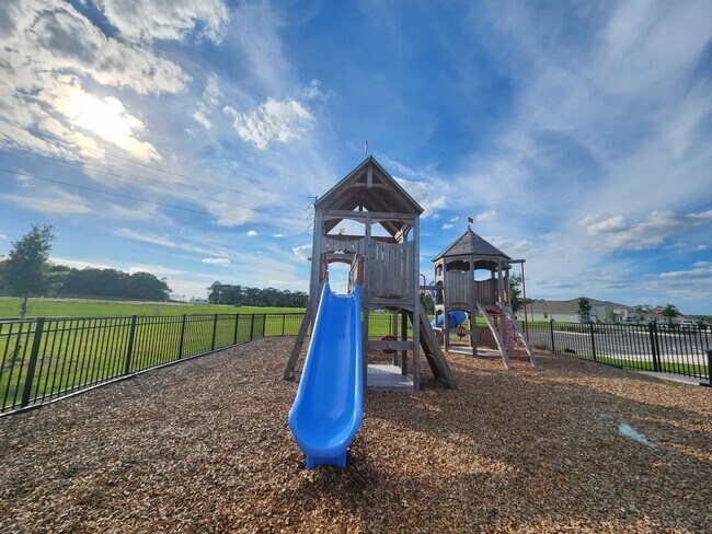 Building Photo - 33286 Country House Dr