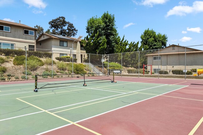 Building Photo - Beautifully Renovated Townhome-MUST SEE!!!