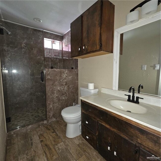 Building Photo - 26 Lago Vista Dr