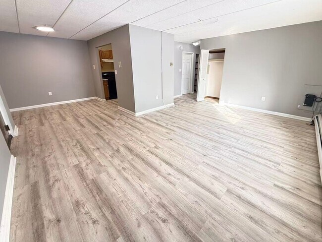 Building Photo - 141 Commercial St