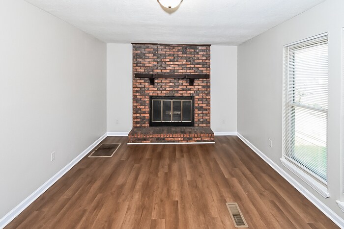 Building Photo - 370 Avon Cir