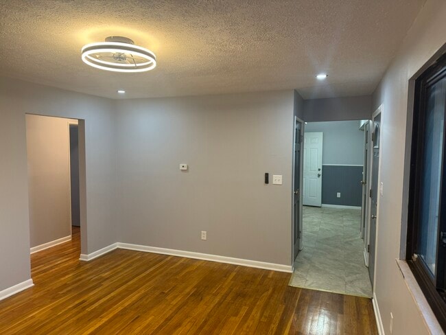 Building Photo - 1894 Pannell Ave