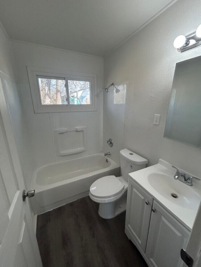 Building Photo - Cute 4 bed/1bath