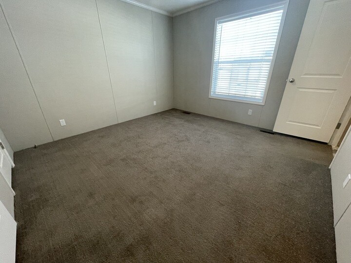 Building Photo - 38039 Leverette Ave