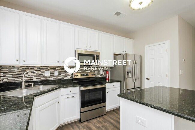 Building Photo - 4 Bedroom Pet-Friendly Home in Huntersville, NC with Main Street Renewal