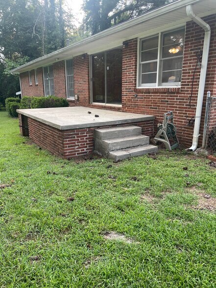 Rear Deck - 4193 Dunmore Rd