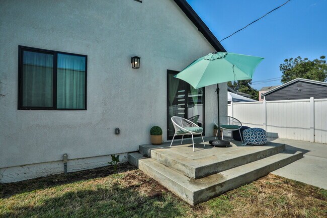 Building Photo - OPEH HOUSE SAT 05/02/26 10 am - 3 pm  Beautiful, Fully Furnished 1BR w/ appliances wash/dryer INCL