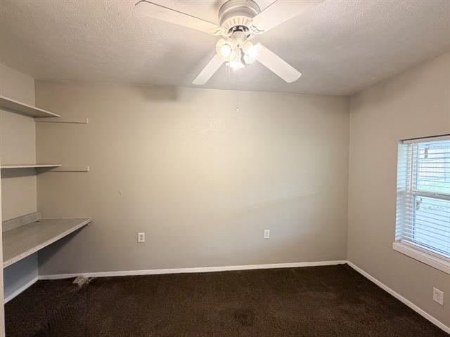 Building Photo - 304 Clary Dr