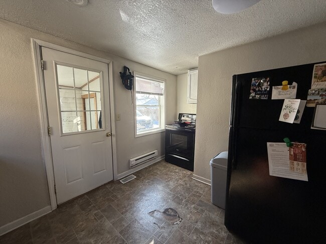 Building Photo - 304 2nd St SW