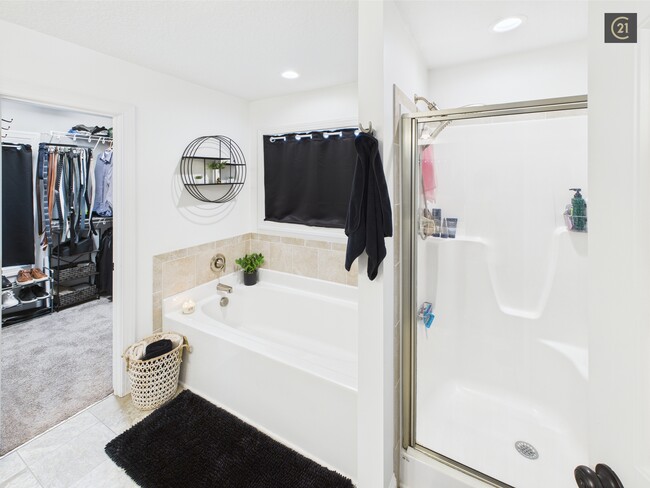 Building Photo - 703 Kiwi Stone Cir