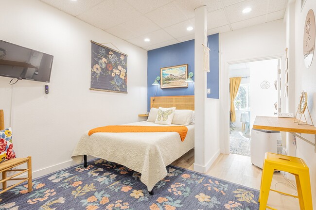 Building Photo - 6040 Cedar St