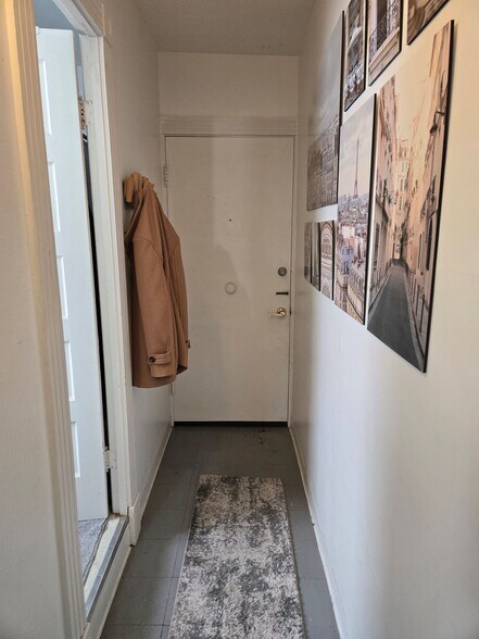 Apartment Entrance - 318 W McMillan St
