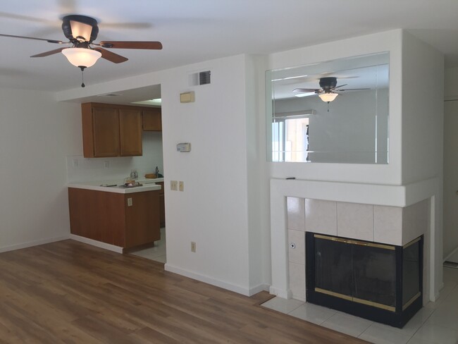 Building Photo - Cute & Private End Unit 3+2.5 Light & Brig...