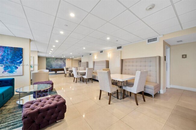 Building Photo - 3301 NE 5th Ave