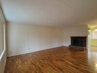 Building Photo - 01012