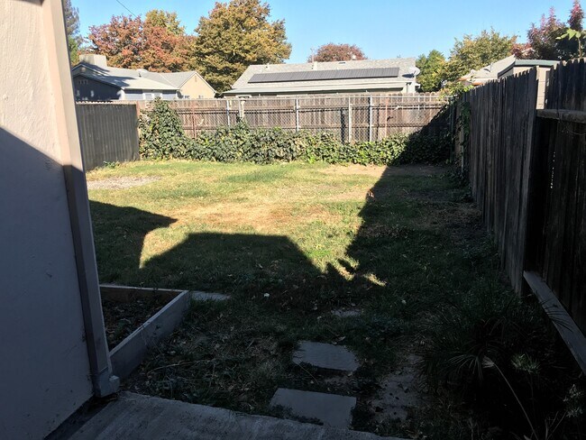 Building Photo - 1714-1716 Madrone Avenue