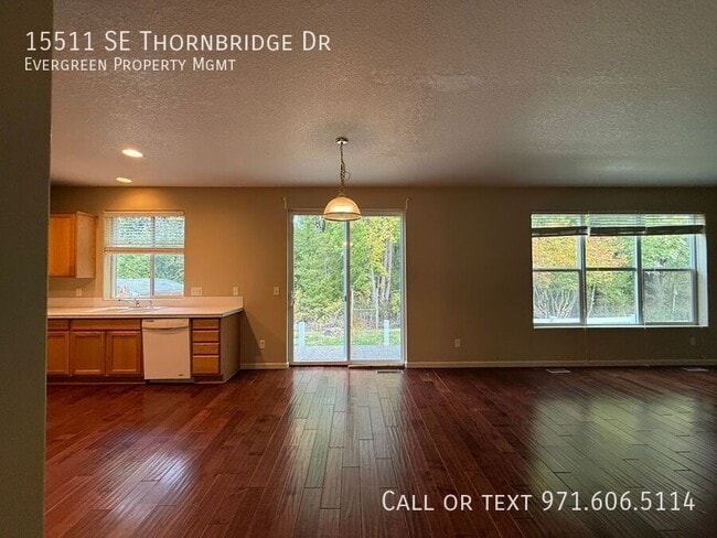 Building Photo - 15511 SE Thornbridge Dr