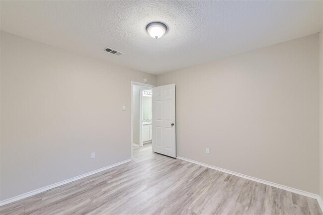 Building Photo - 13423 Birdcall Ln