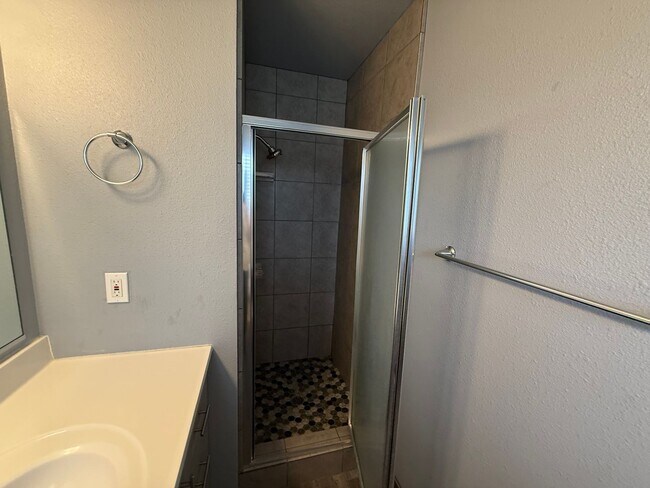 Building Photo - 3-bedroom single story in the heart of Tur...