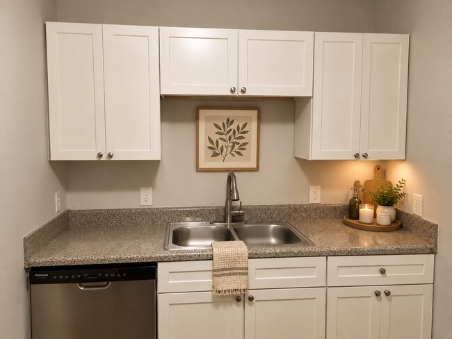Building Photo - 5846 Lone Oak Dr SW