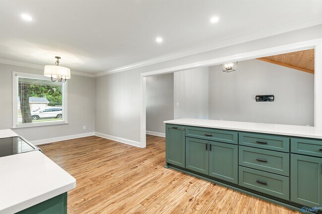 Building Photo - 2211 Cecille Dr SW