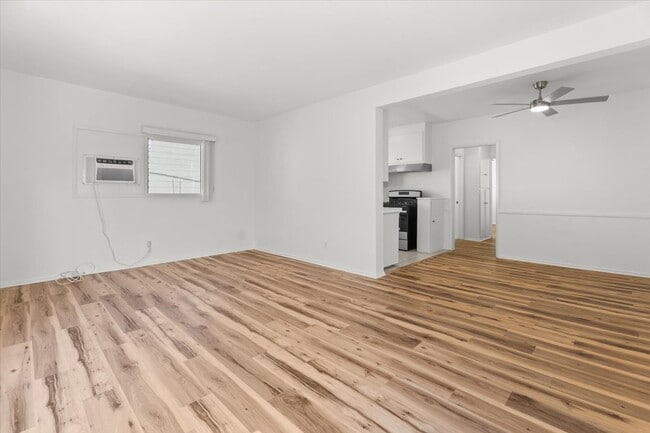 Building Photo - 147 N Lapeer Dr