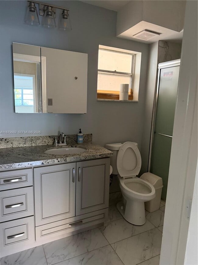 Building Photo - 901 NE 14th Ave